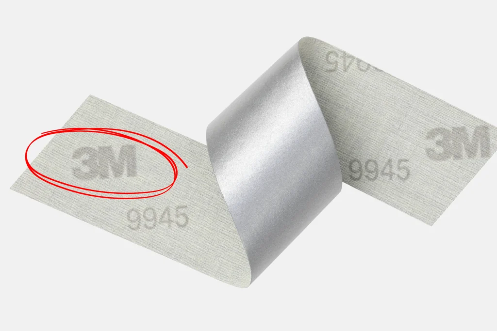 Faixa refletiva 3M com marca d’água visível — MN Tecidos. Identificação que comprova autenticidade e segurança do produto.