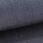 Tecido Denim Campbel Plus azul com gramatura média e toque resistente.